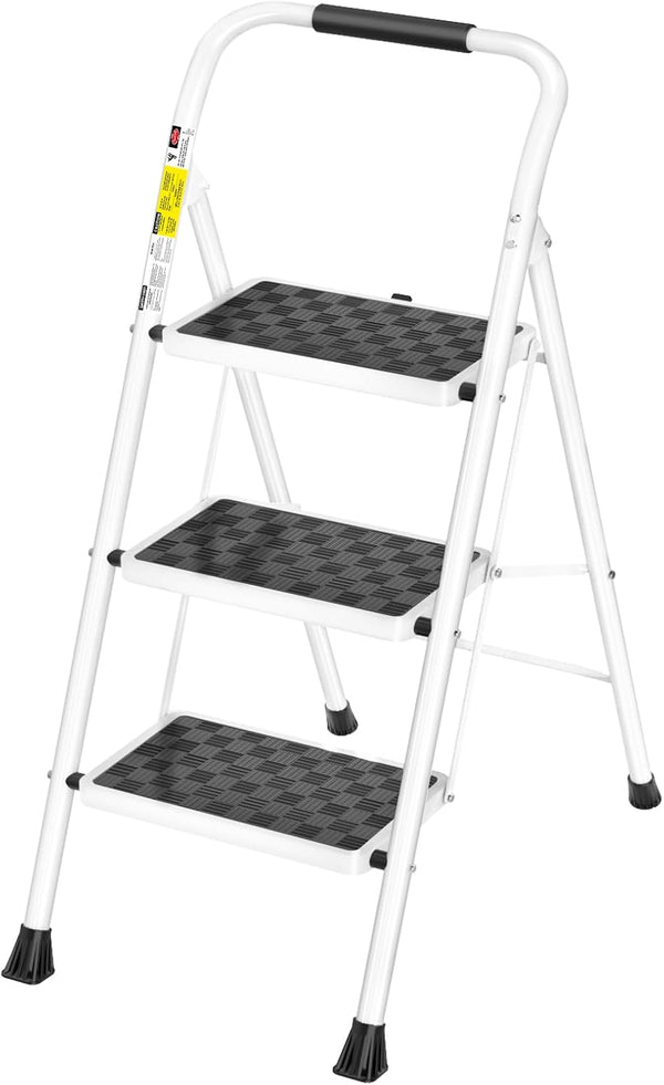 Chariso three-step folding ladder's ergonomic design